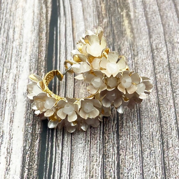 New Design Colorful Metal Flower Hoop Earring For Women - Picture 3 of 8